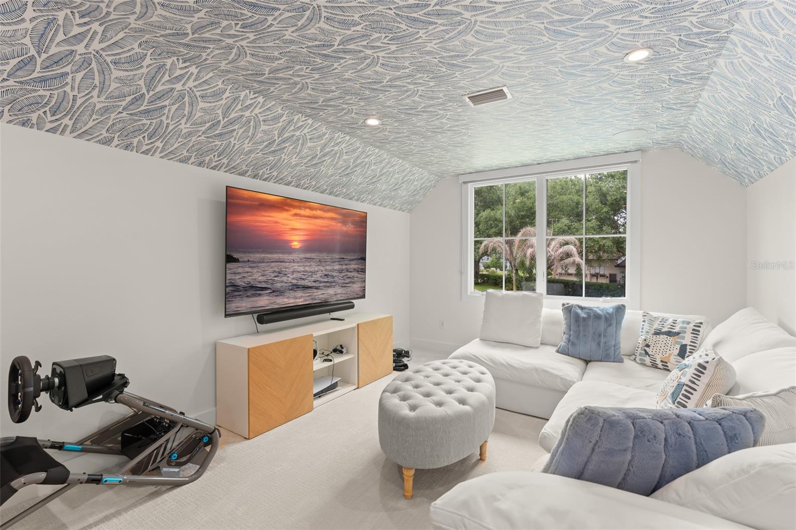 SUNSET LAKES - Residential