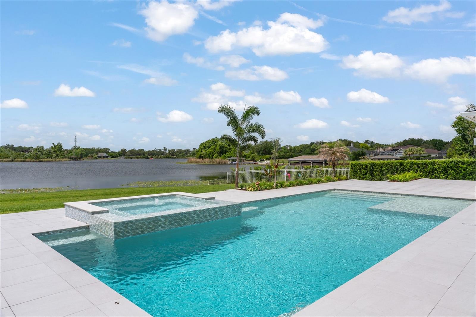 SUNSET LAKES - Residential