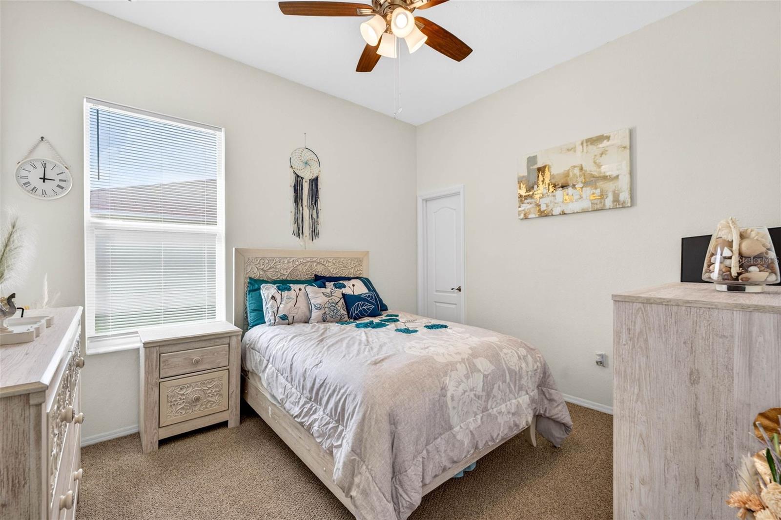 COUNTRY SQUARE - Residential