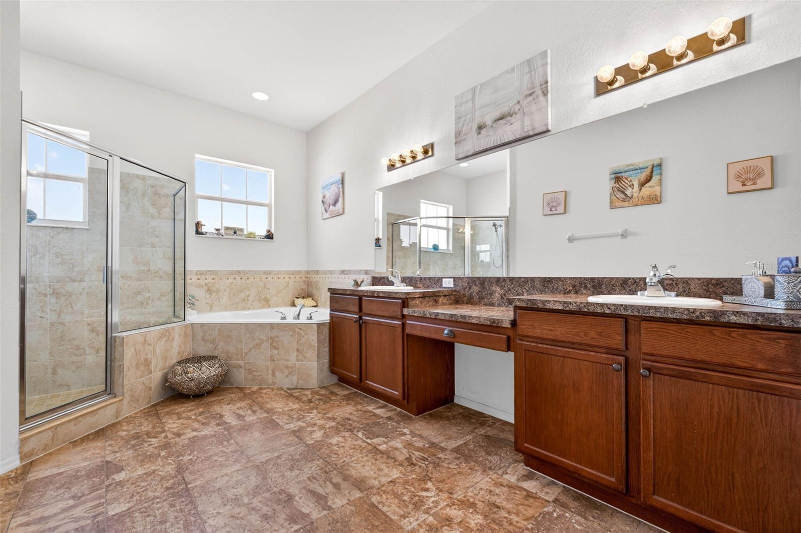 COUNTRY SQUARE - Residential