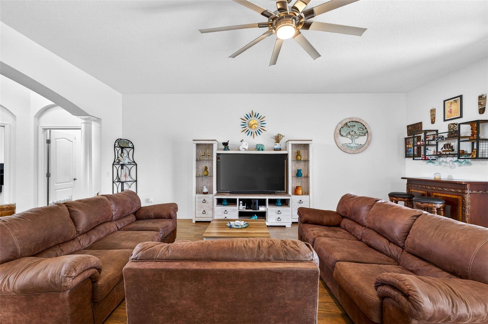 COUNTRY SQUARE - Residential