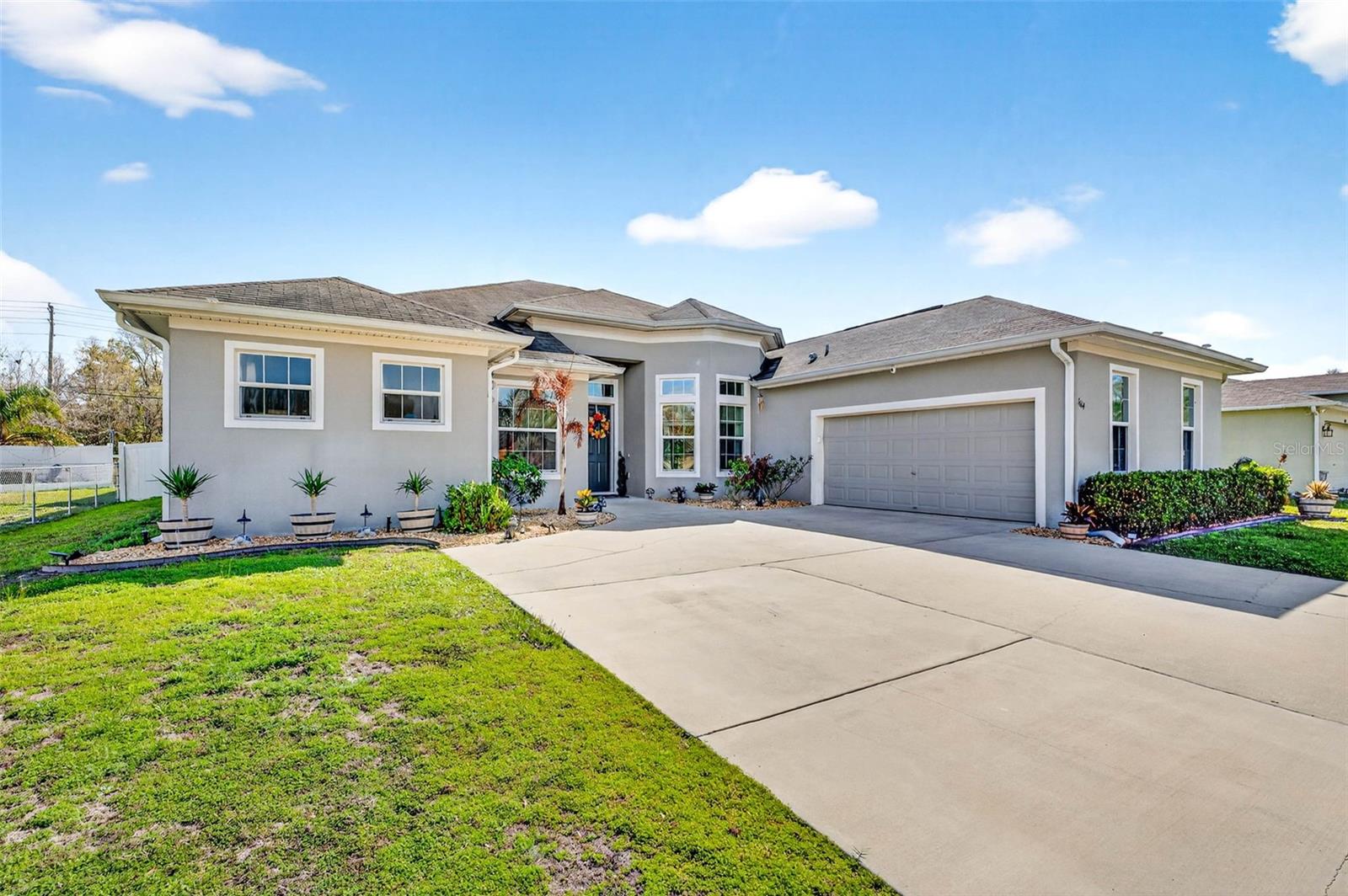 COUNTRY SQUARE - Residential