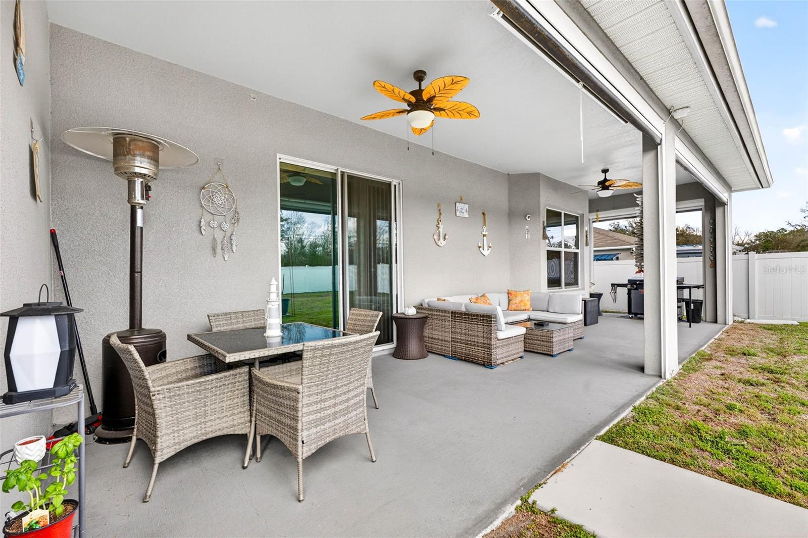 COUNTRY SQUARE - Residential