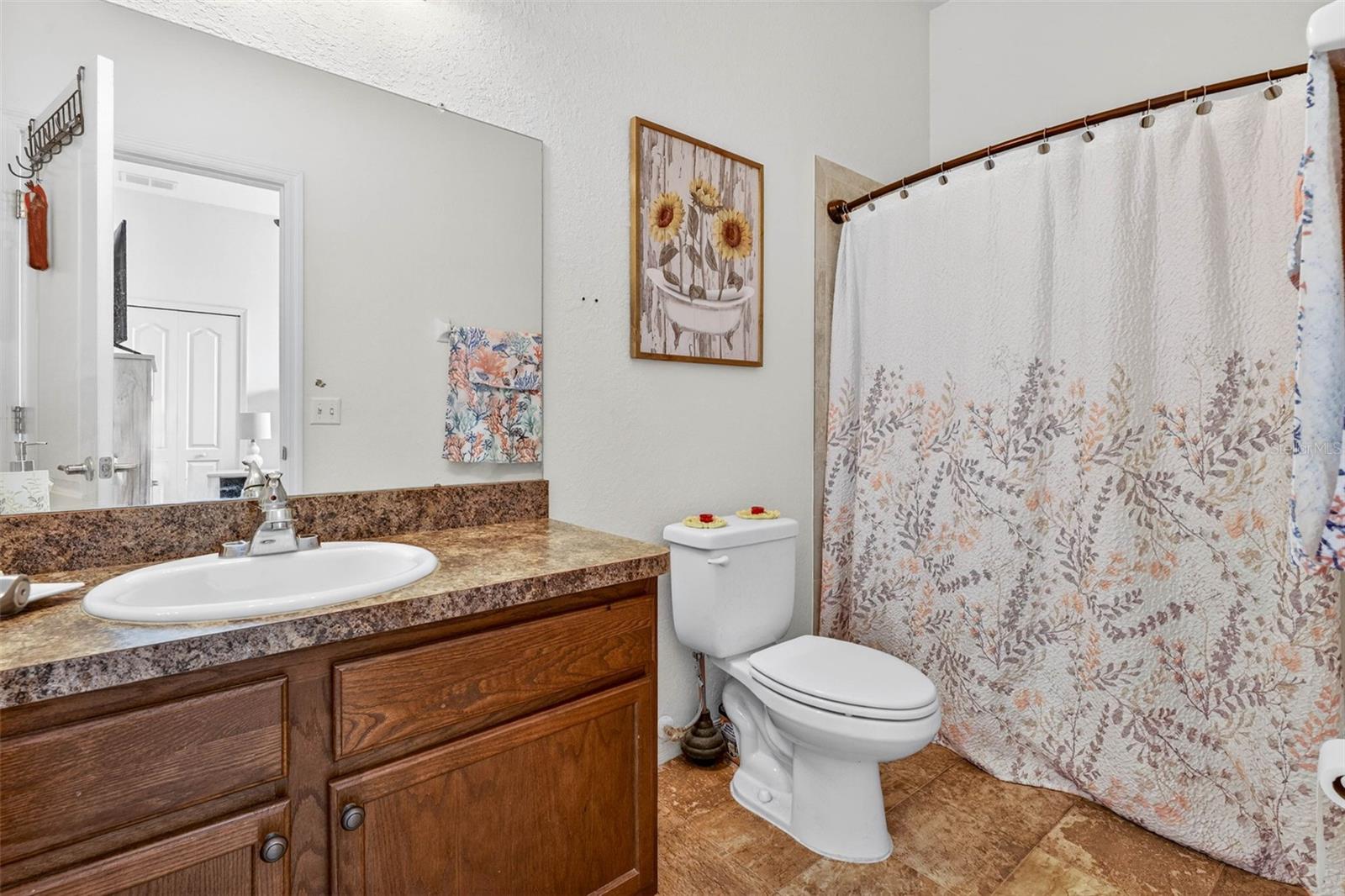 COUNTRY SQUARE - Residential