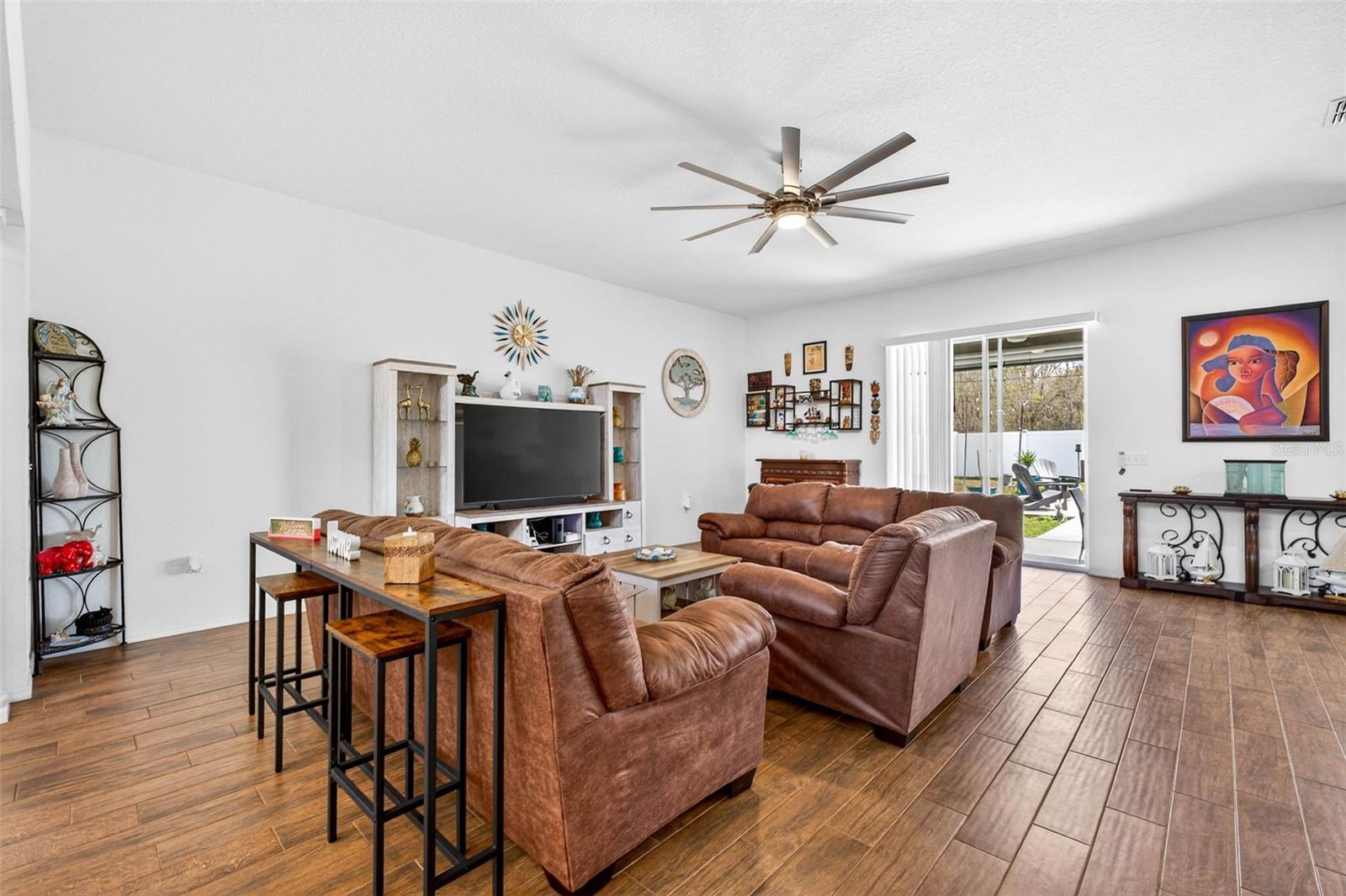 COUNTRY SQUARE - Residential