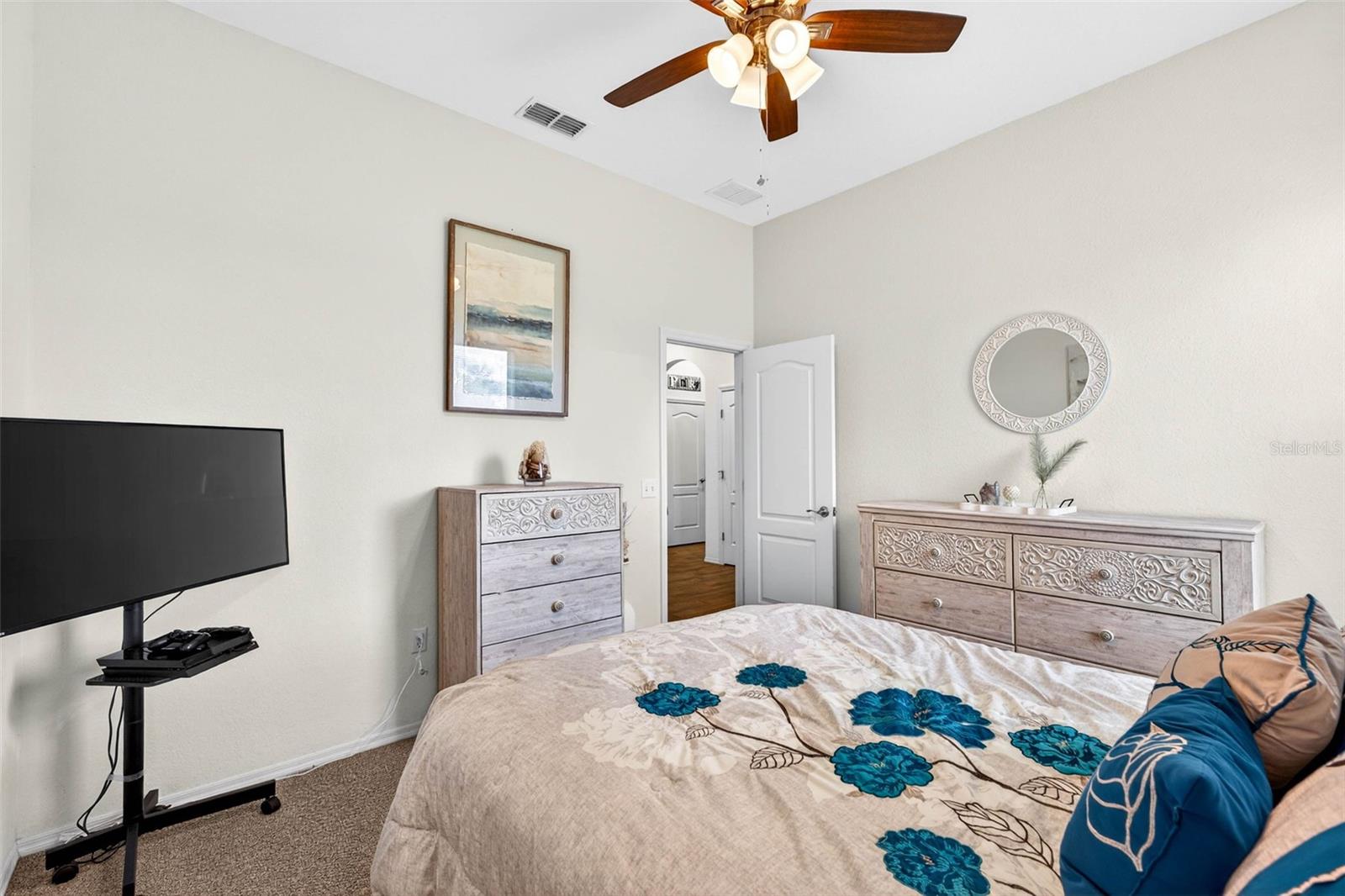 COUNTRY SQUARE - Residential