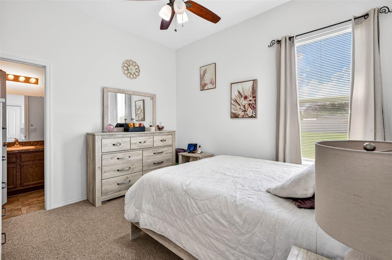 COUNTRY SQUARE - Residential