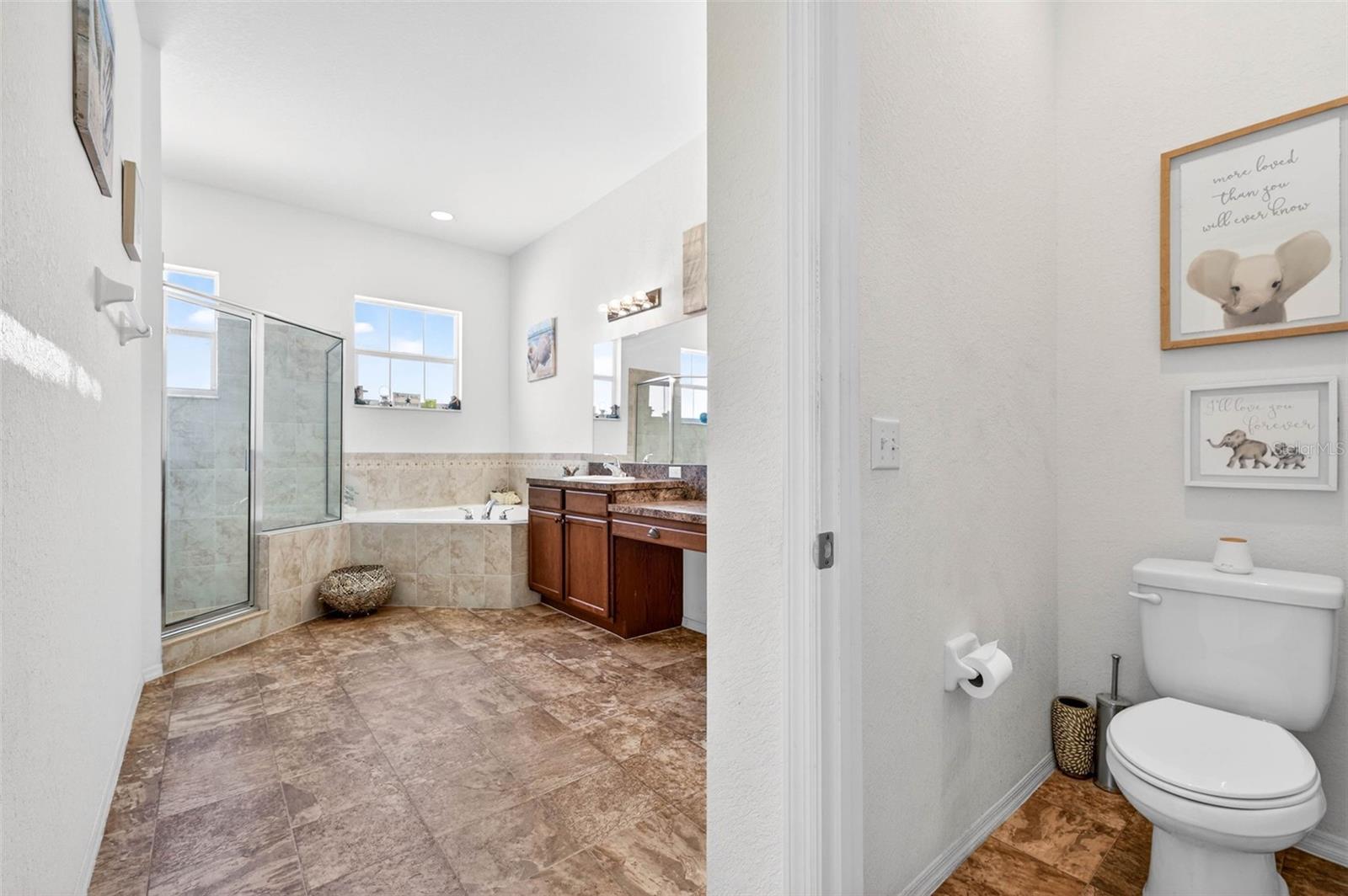 COUNTRY SQUARE - Residential