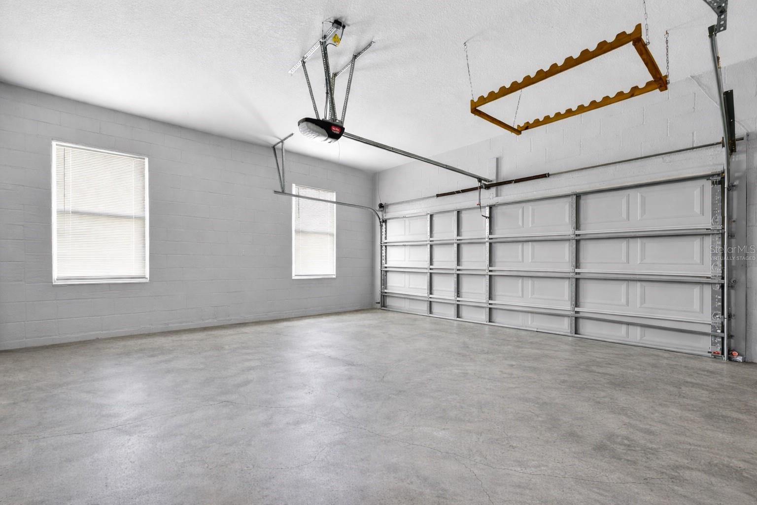 COUNTRY SQUARE - Residential