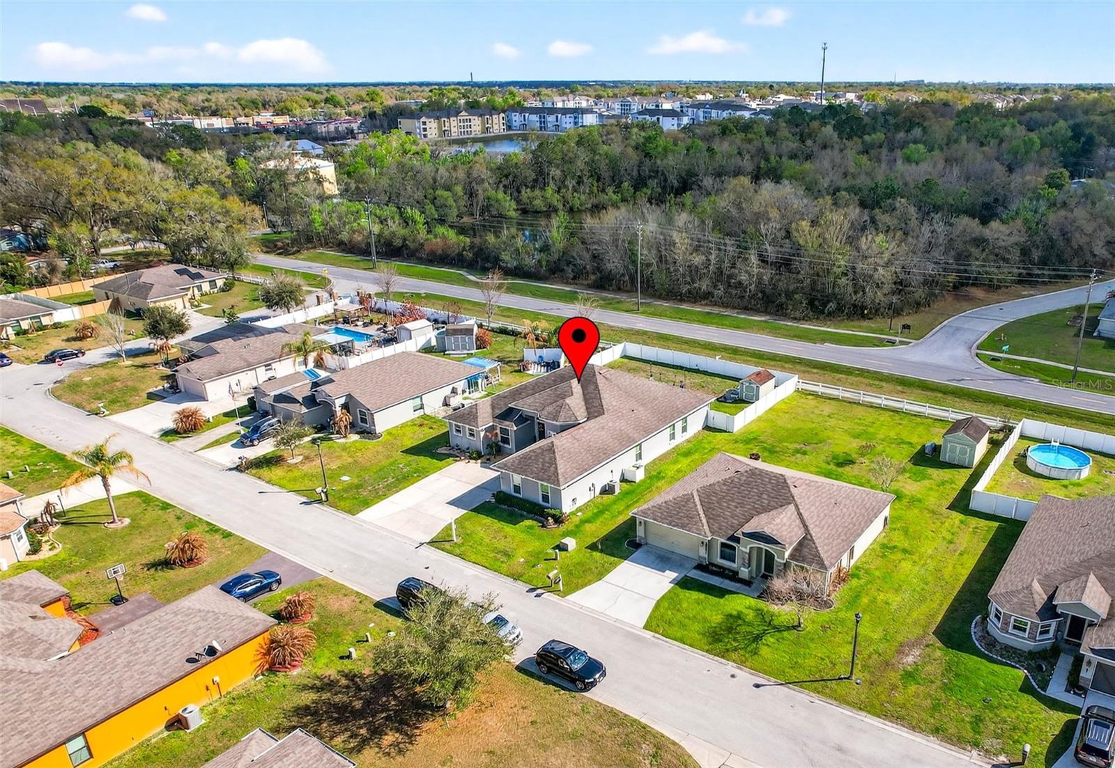 COUNTRY SQUARE - Residential