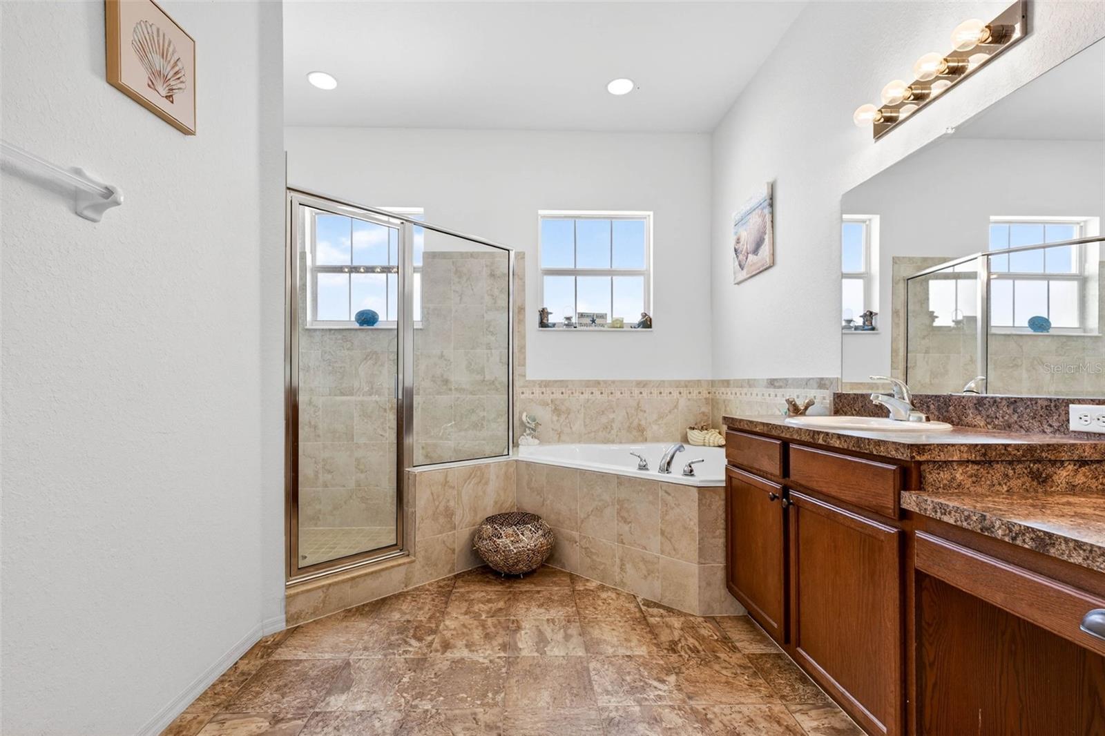 COUNTRY SQUARE - Residential