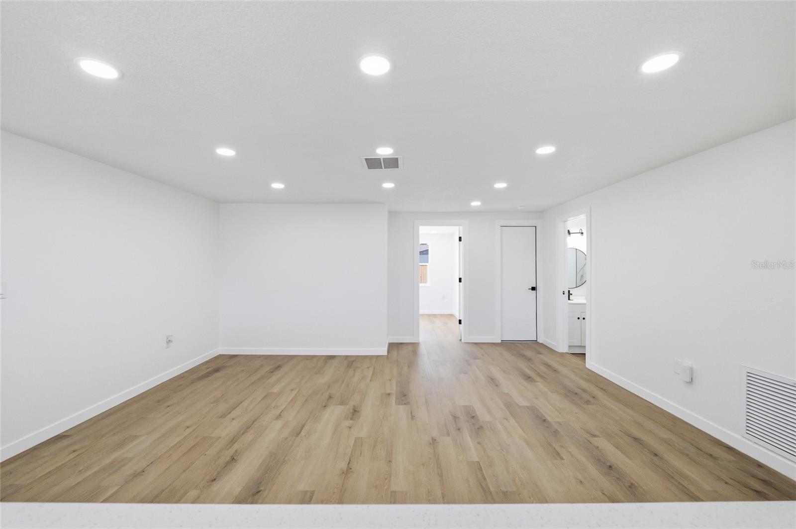 HILLANDALE - Residential