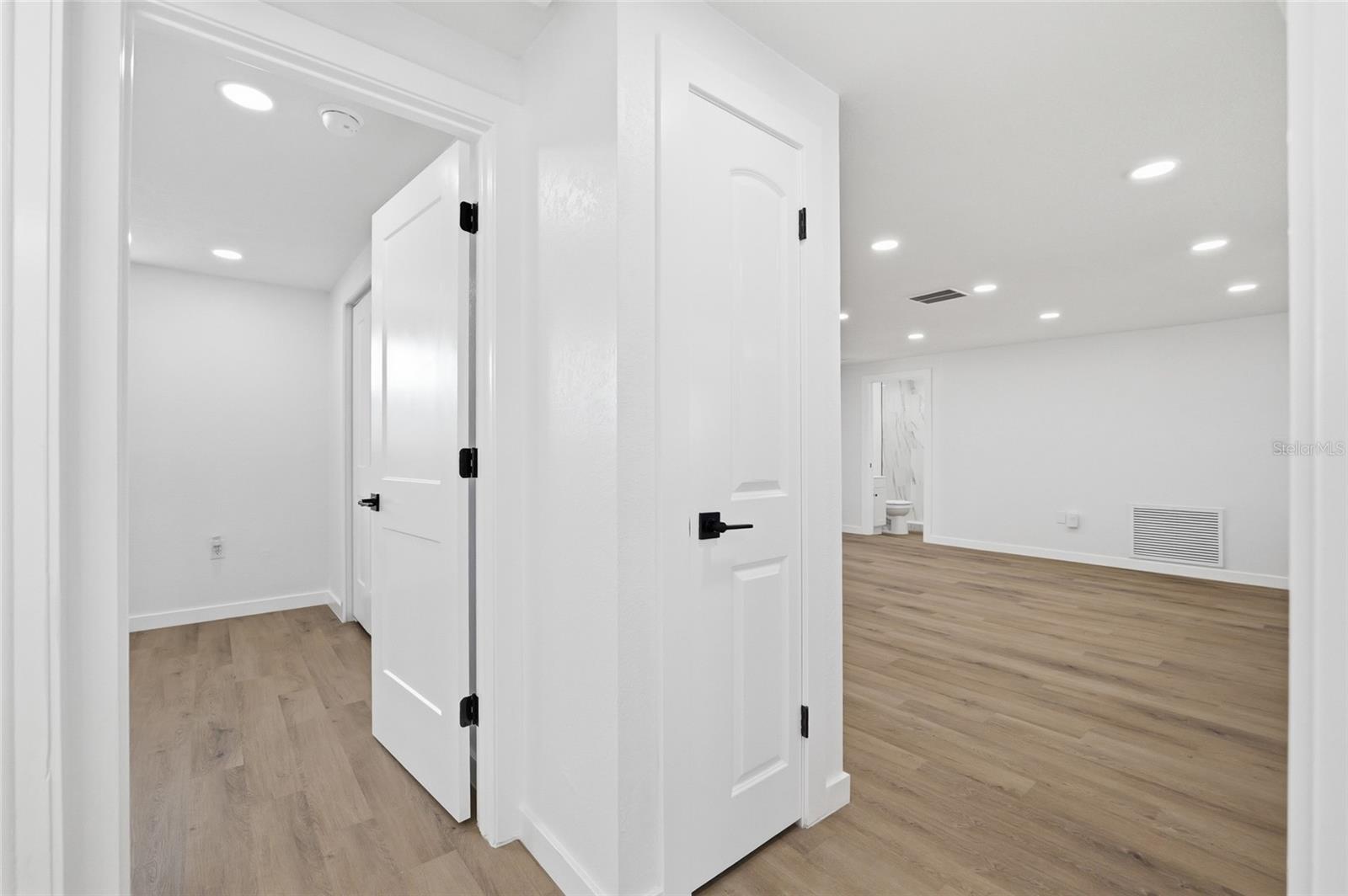 HILLANDALE - Residential