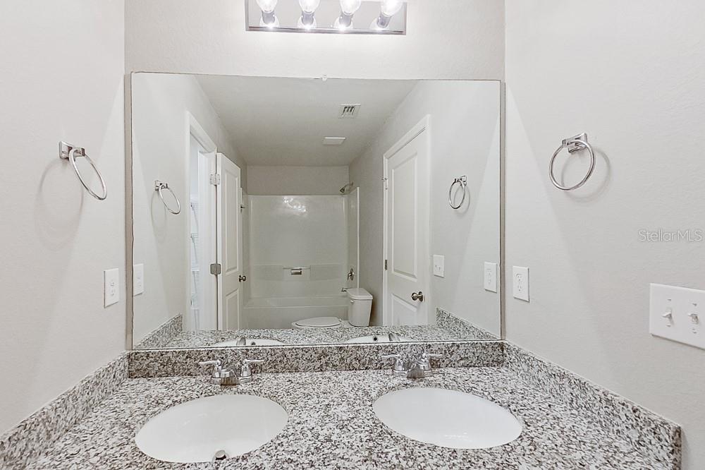 VISTANNA VILLAS - Residential Lease