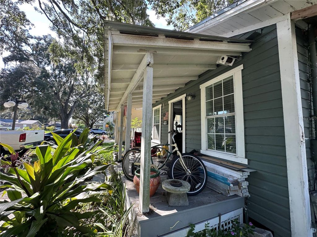Photo of 510 E Lee Street, Plant City, FL 33563 (MLS # V4945499)