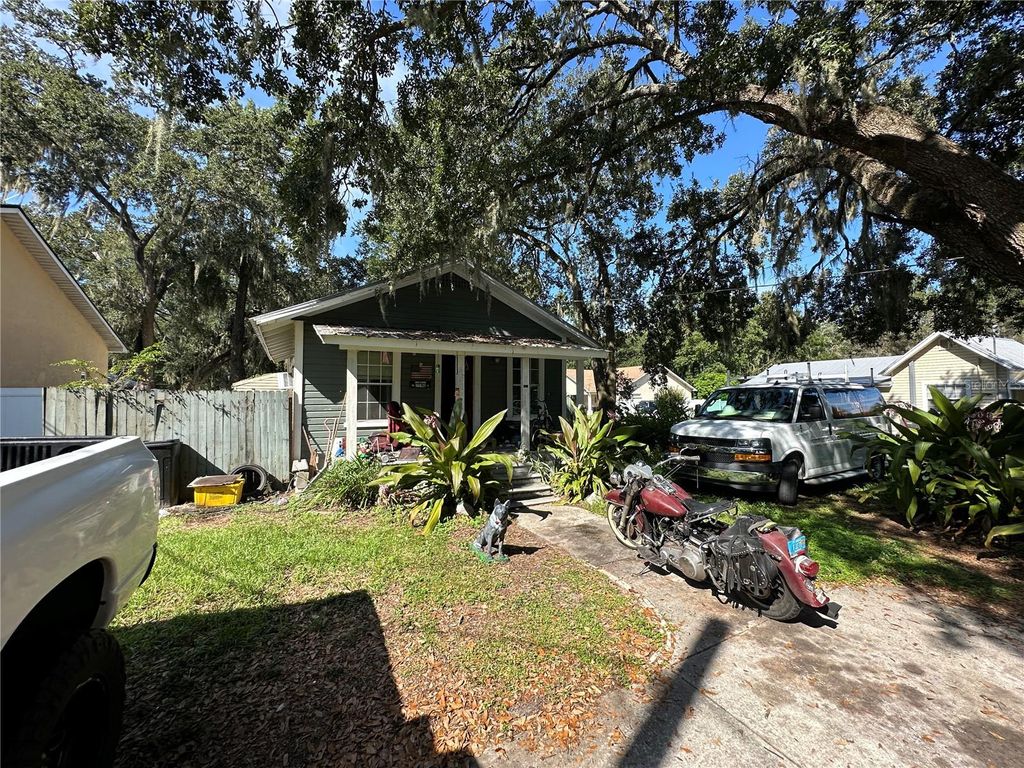 Photo of 510 E Lee Street, Plant City, FL 33563 (MLS # V4945499)