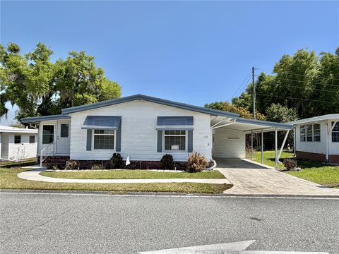 Photo of 139 Aspen Circle, Leesburg, FL 34748 (MLS # G5105815)