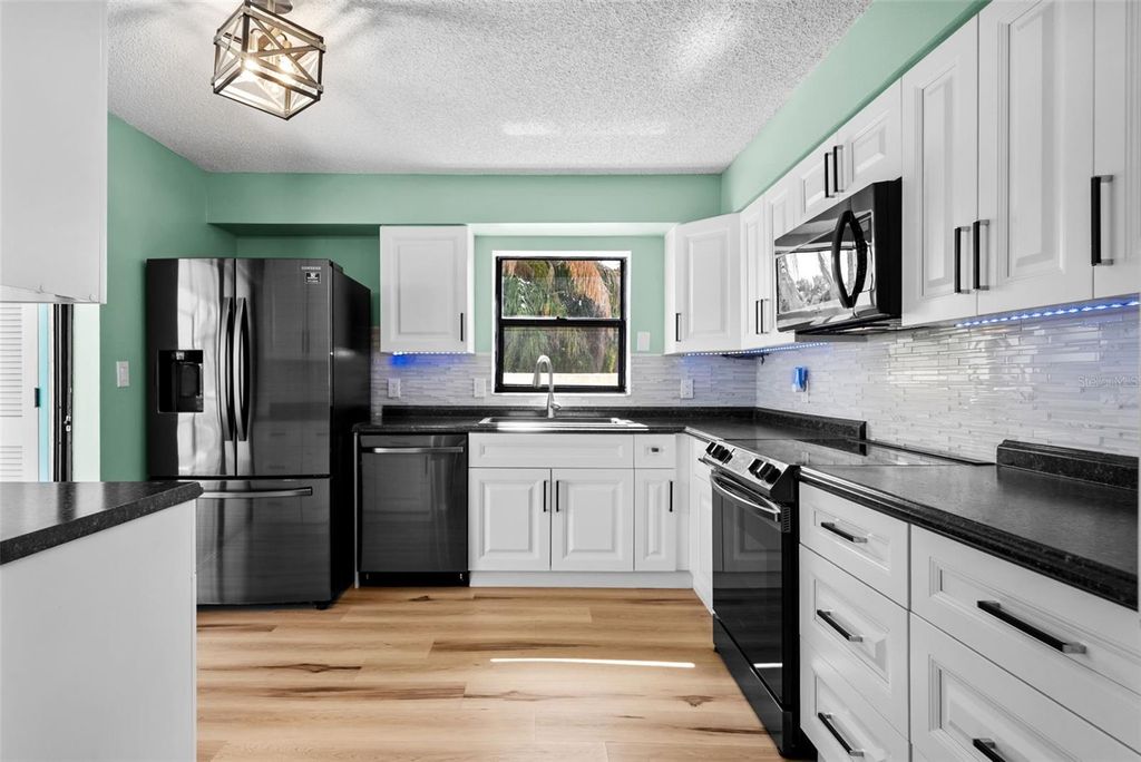 Photo of 6061 Fairway Lane #1411, Bradenton, FL 34210 (MLS # A4673425)