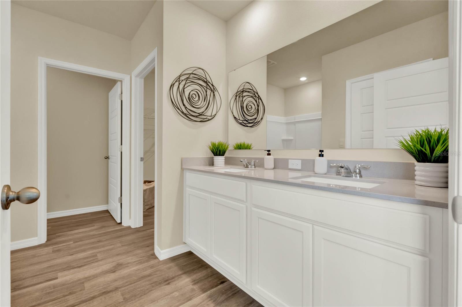 MAGNOLIA POINTE - Residential