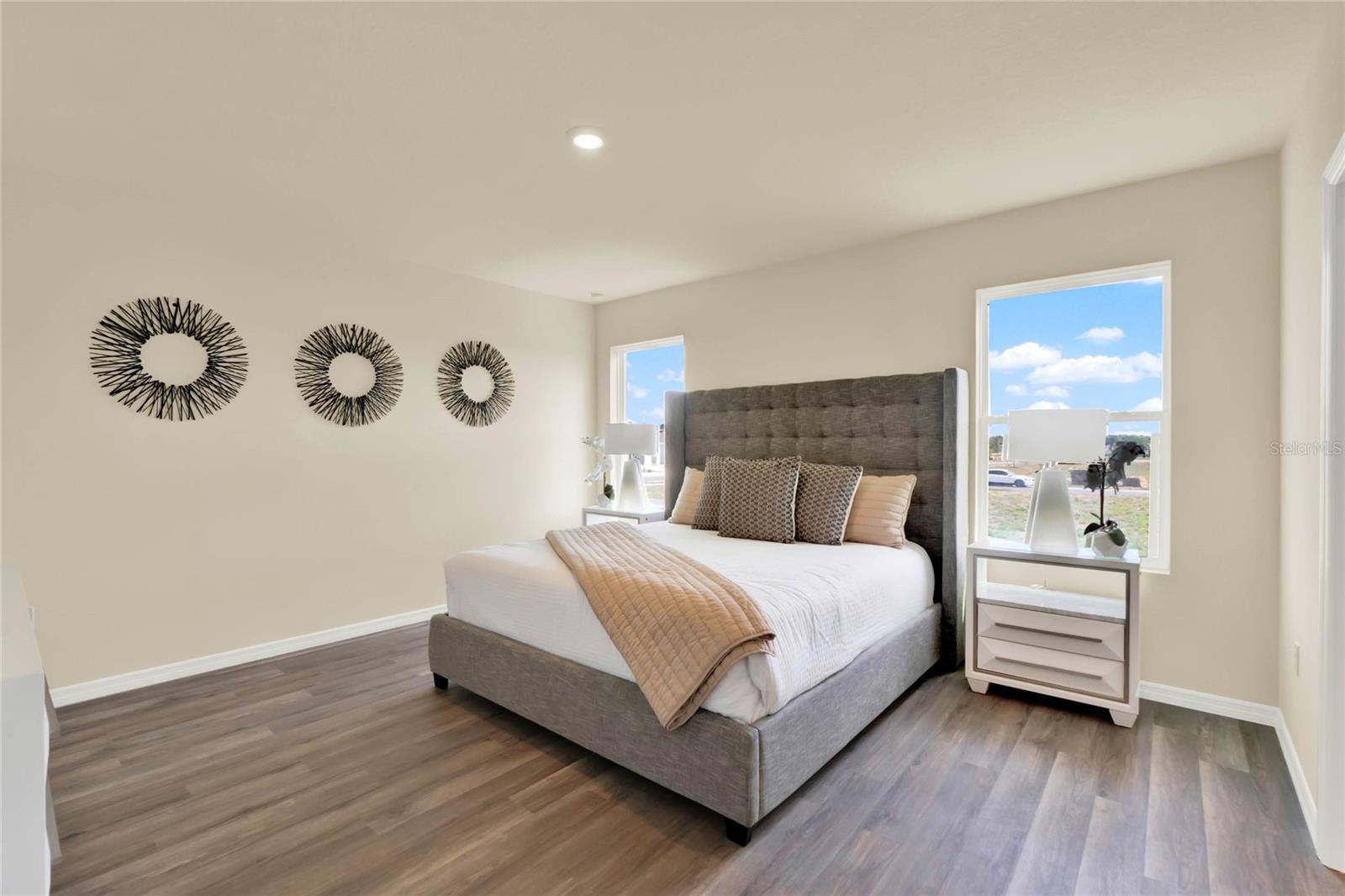 MAGNOLIA POINTE - Residential