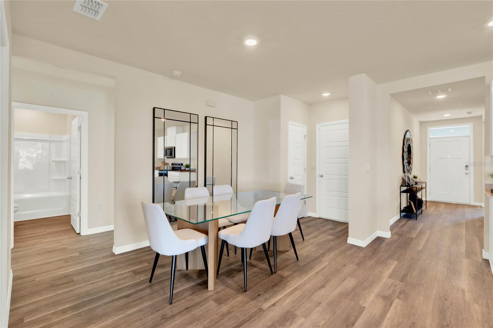 MAGNOLIA POINTE - Residential