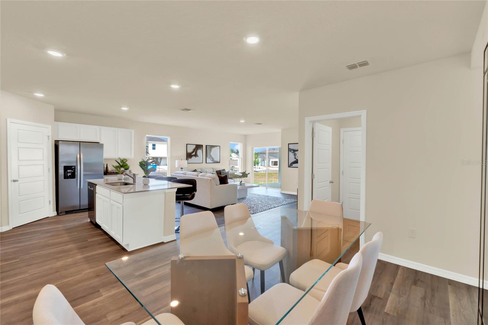 MAGNOLIA POINTE - Residential
