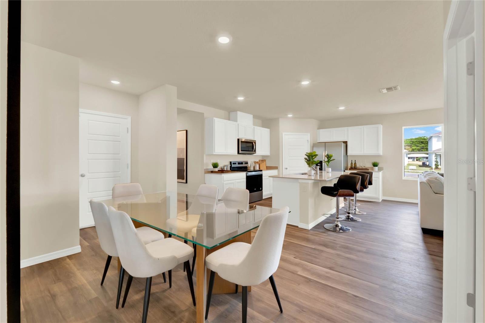 MAGNOLIA POINTE - Residential