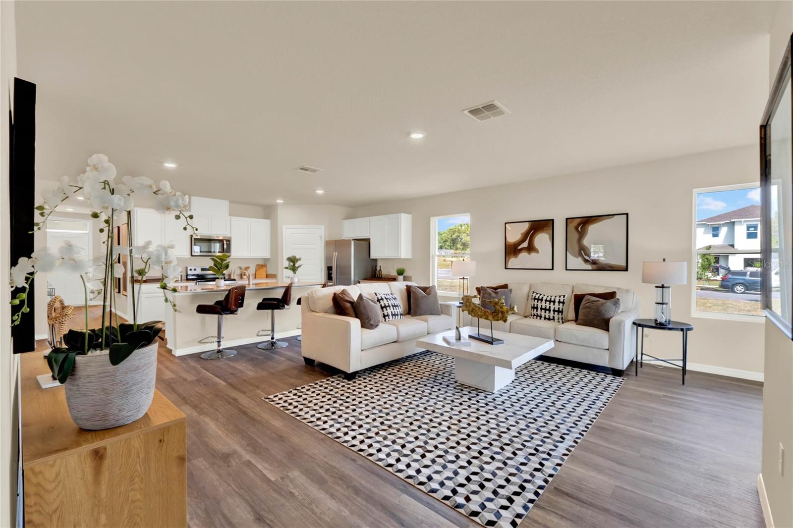 MAGNOLIA POINTE - Residential