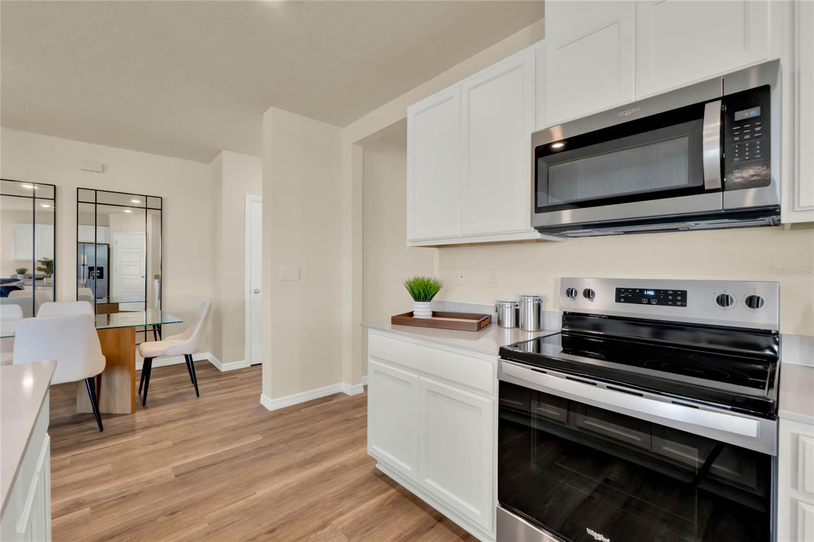 MAGNOLIA POINTE - Residential