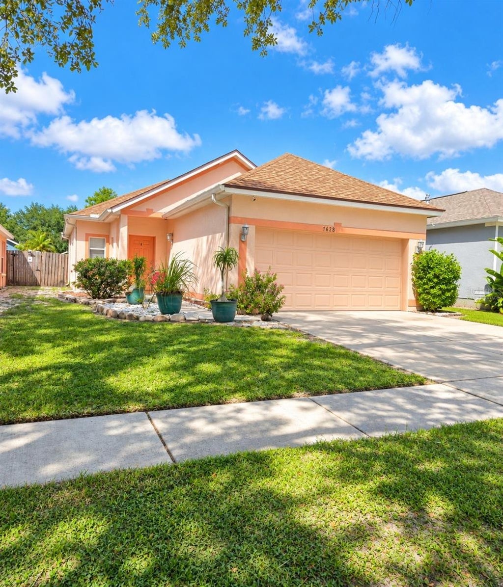 Photo of 7628 Clovelly Park Pl, Apollo Beach, FL 33572 (MLS # TB8552021)