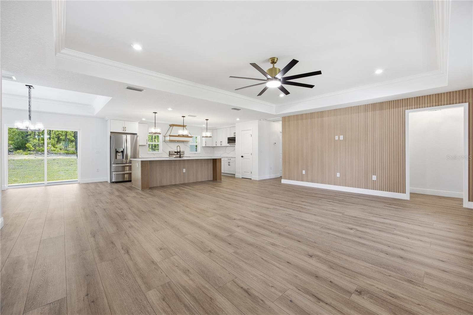 ROLLING HILLS 03 - Residential