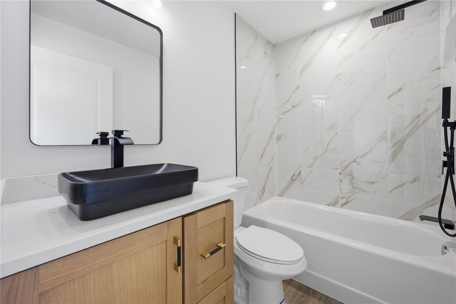 ROLLING HILLS 03 - Residential