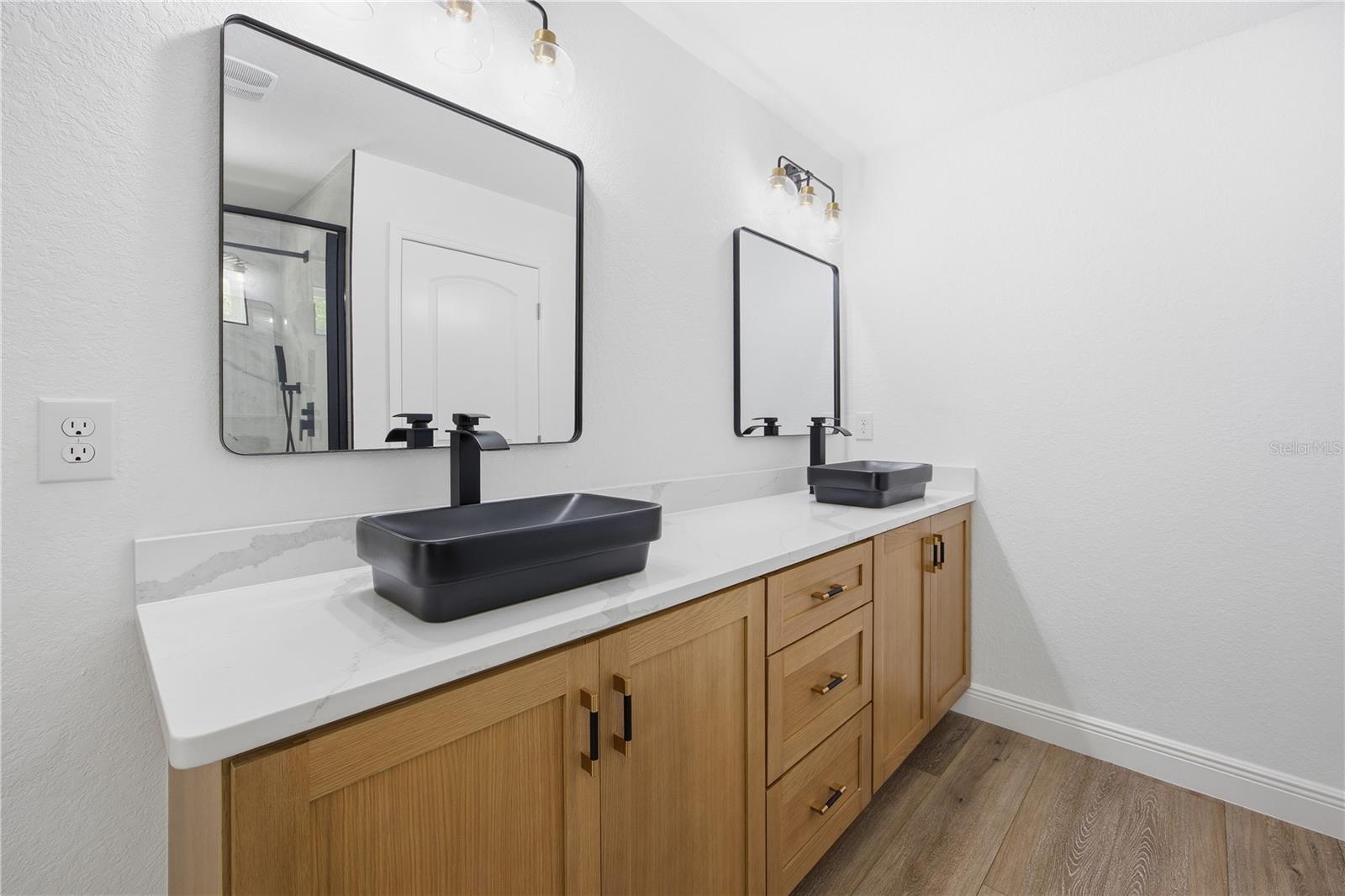 ROLLING HILLS 03 - Residential