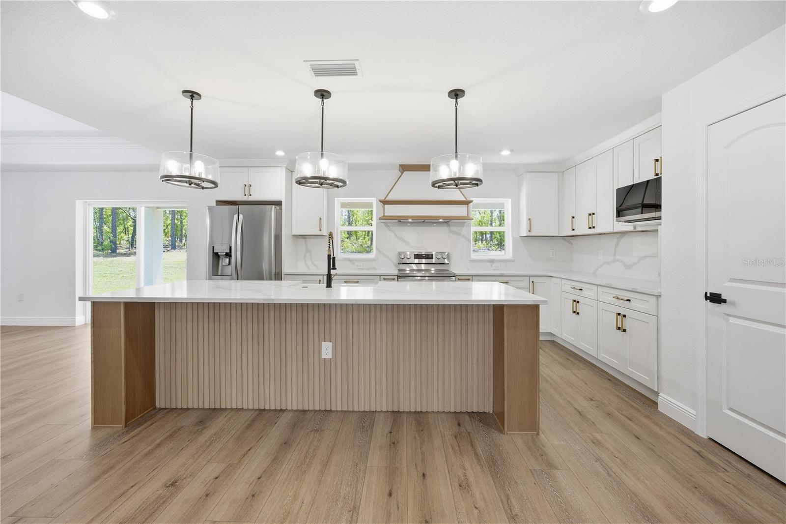 ROLLING HILLS 03 - Residential