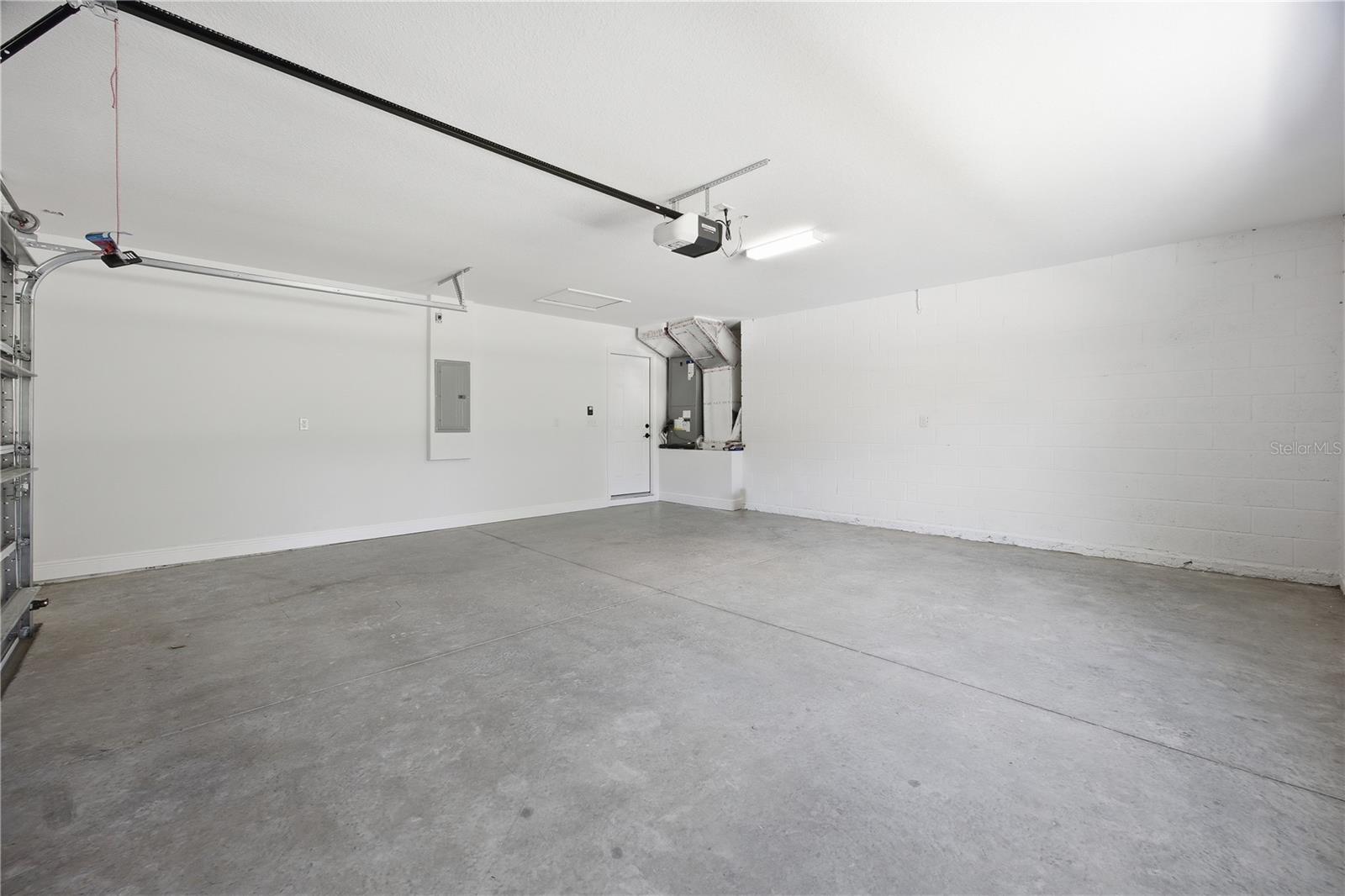 ROLLING HILLS 03 - Residential