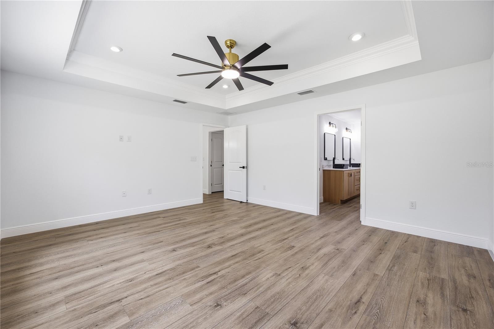 ROLLING HILLS 03 - Residential