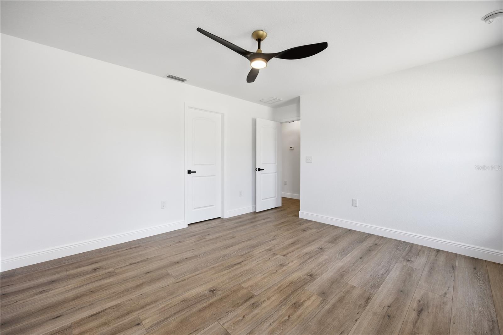 ROLLING HILLS 03 - Residential