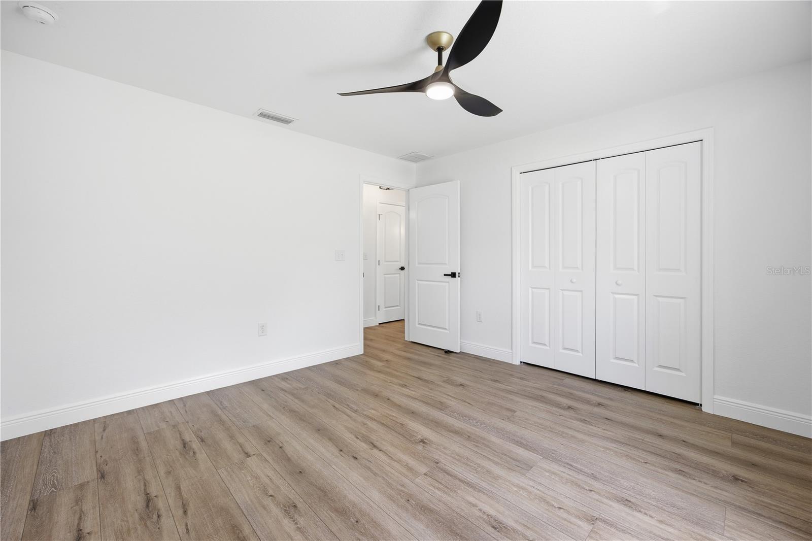 ROLLING HILLS 03 - Residential