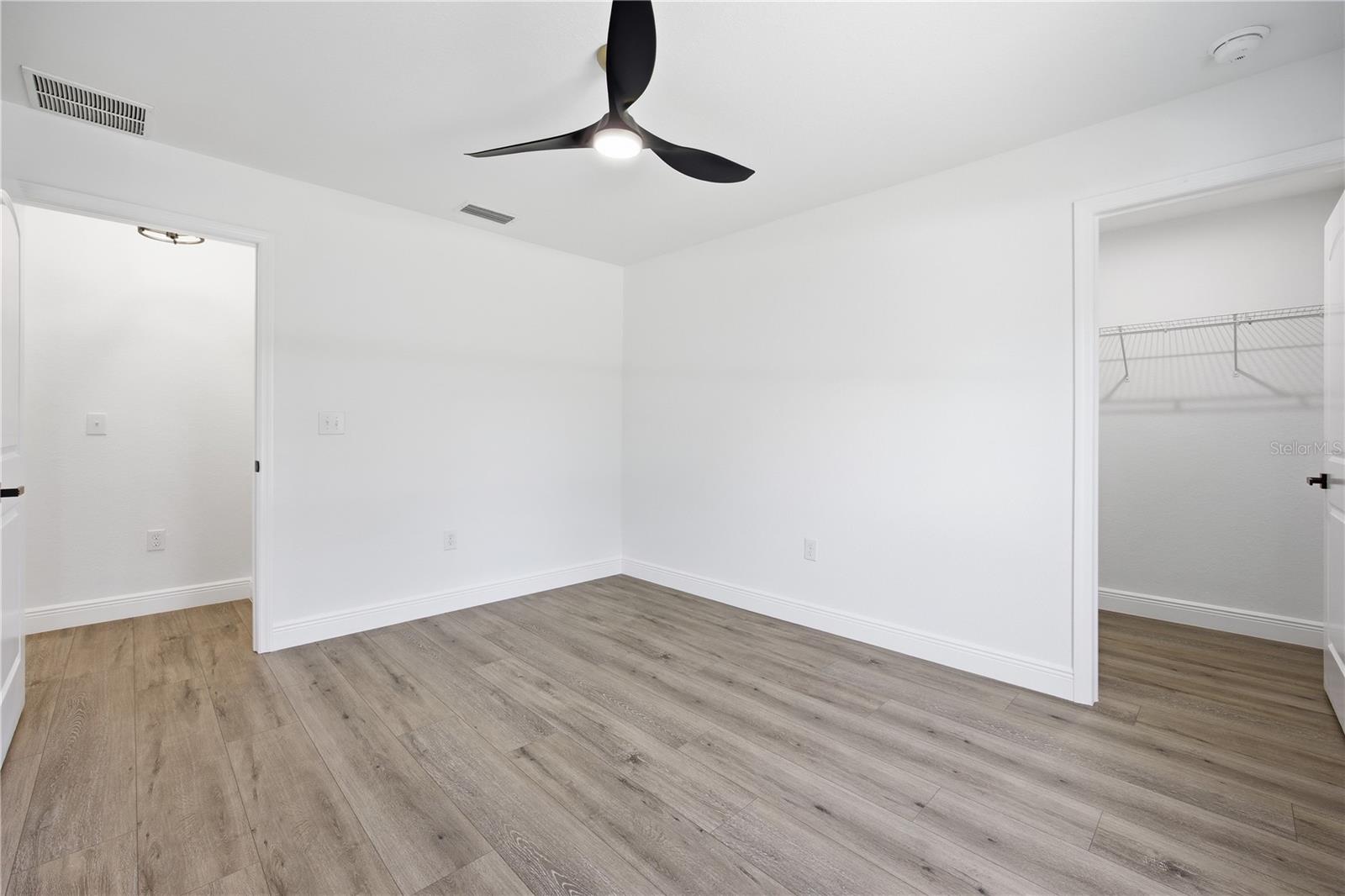 ROLLING HILLS 03 - Residential