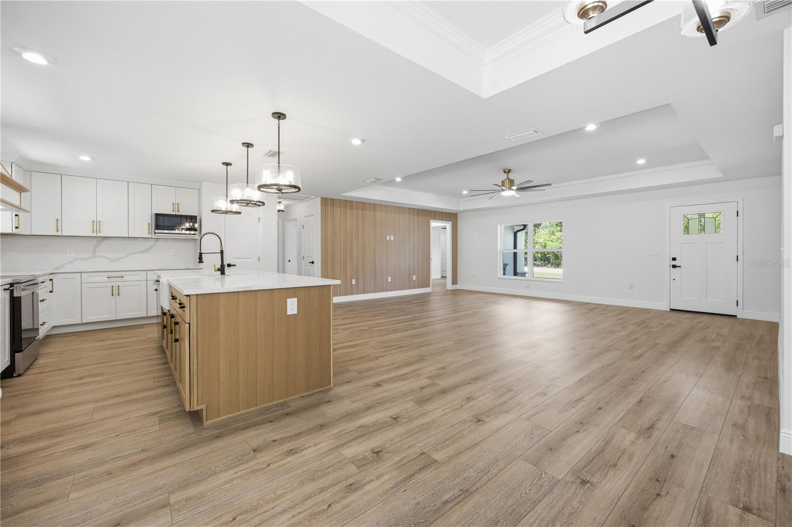 ROLLING HILLS 03 - Residential