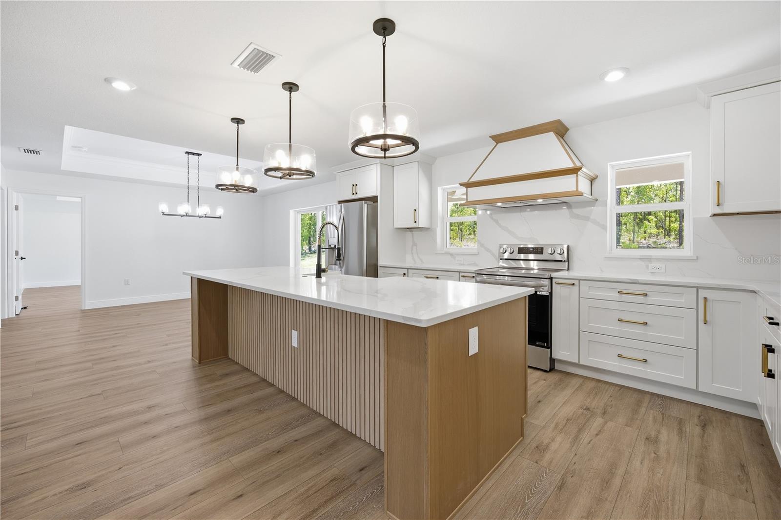 ROLLING HILLS 03 - Residential