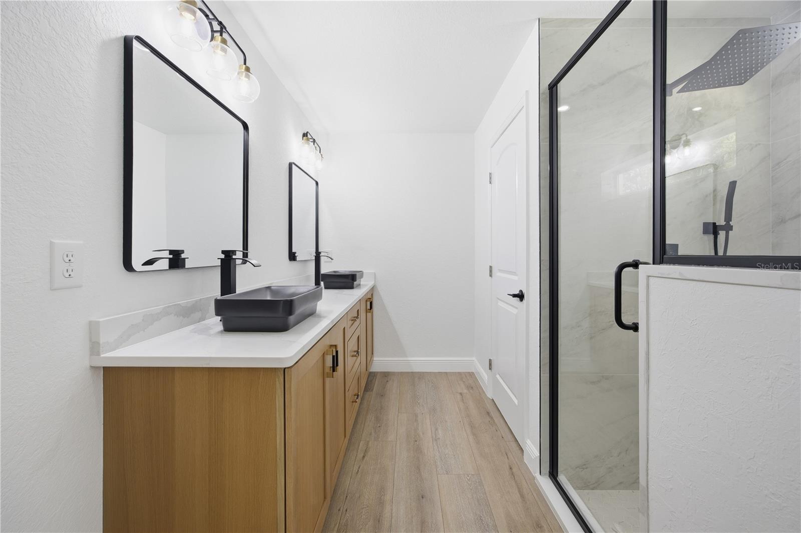 ROLLING HILLS 03 - Residential