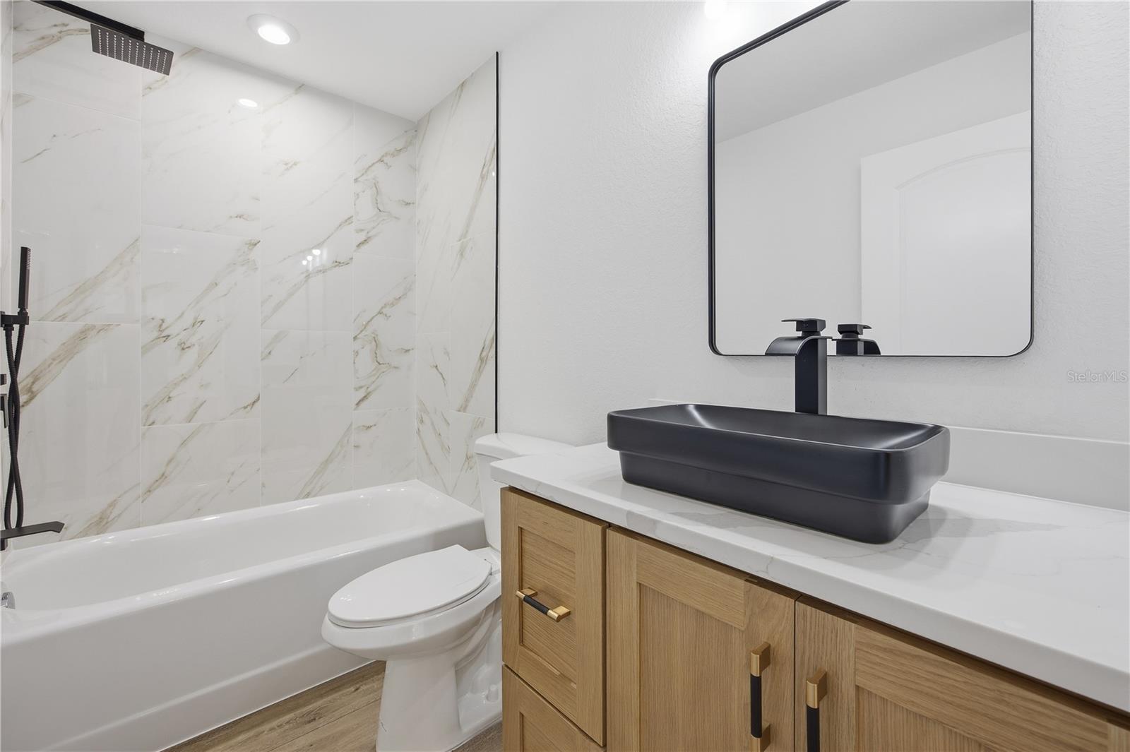 ROLLING HILLS 03 - Residential