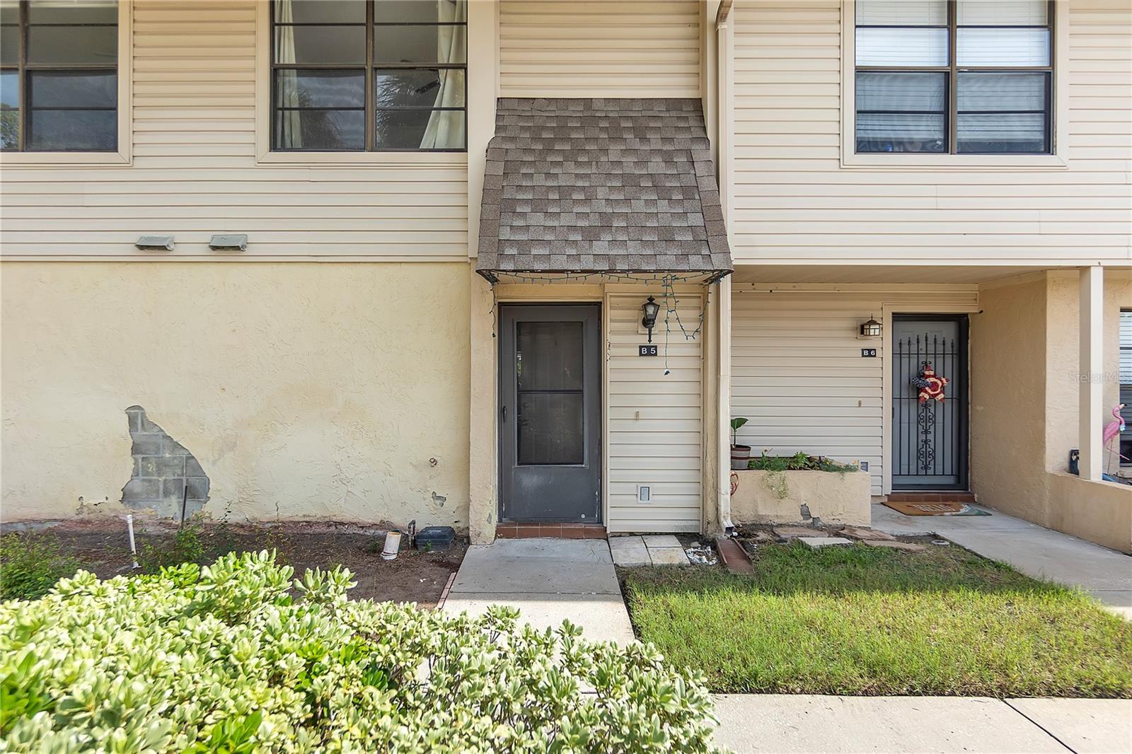 Move-In Ready 2BR/1.5BA Townhome in West Bradenton!
Well-maintained unit featuring a functional layout with a spacious living area, well-equipped kitchen, and in-unit washer/dryer. Appliances include refrigerator, range/oven, microwave, and dishwasher. Central A/C provides year-round comfort. Enjoy maintenance-free living with a monthly HOA that covers exterior upkeep and access to community amenities including a swimming pool and landscaped common areas.
Ideally located just minutes from Bradenton Beach, shopping, dining, and local attractions. Perfect opportunity for first-time buyers, downsizers, or investors. Don’t miss this affordable and practical home in a prime location—schedule your private showing today!