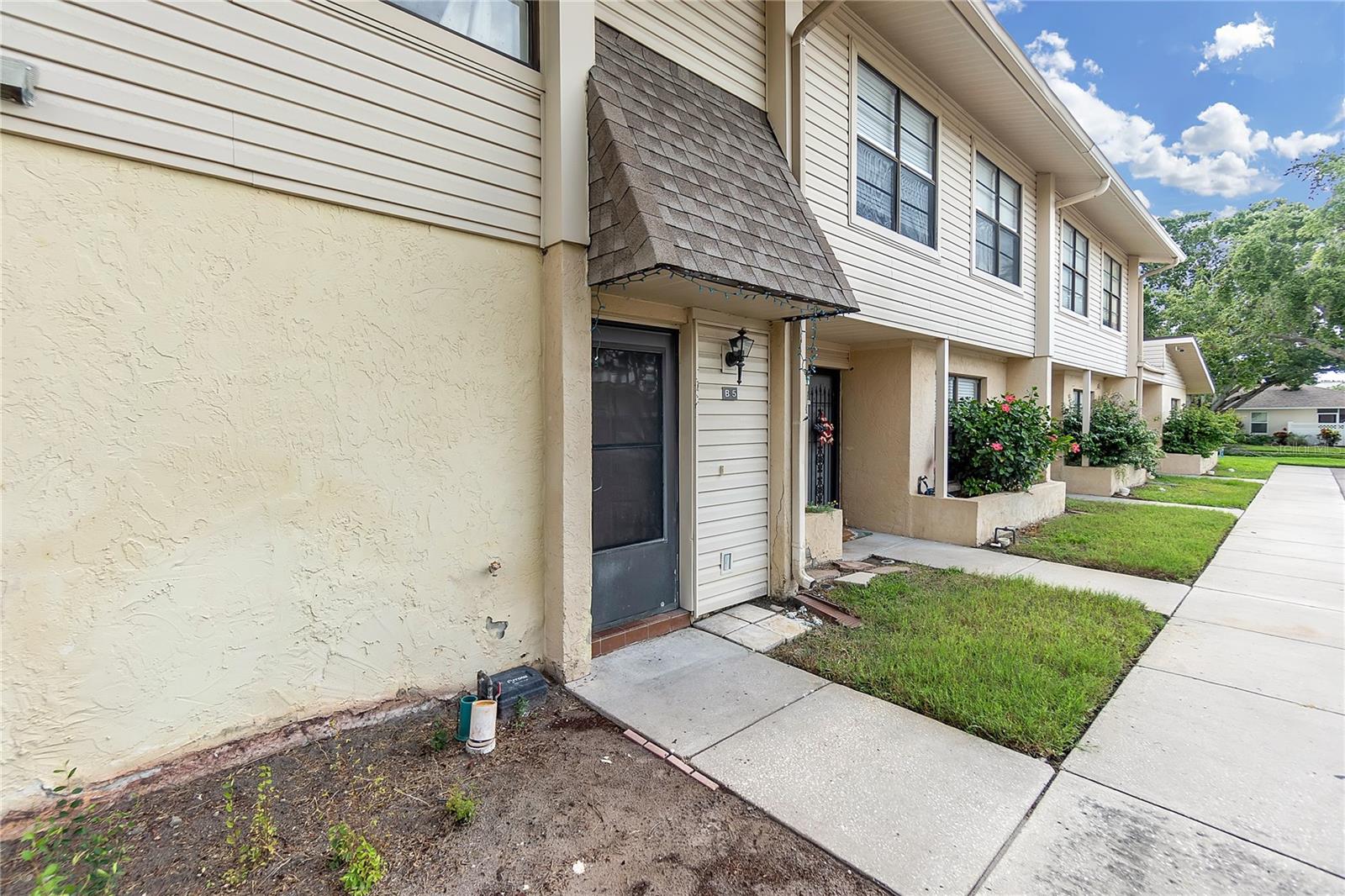 HORIZON TWNHS - Residential