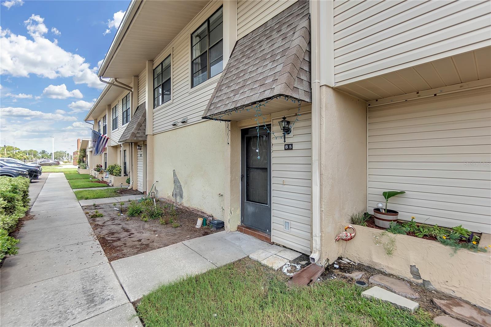 HORIZON TWNHS - Residential