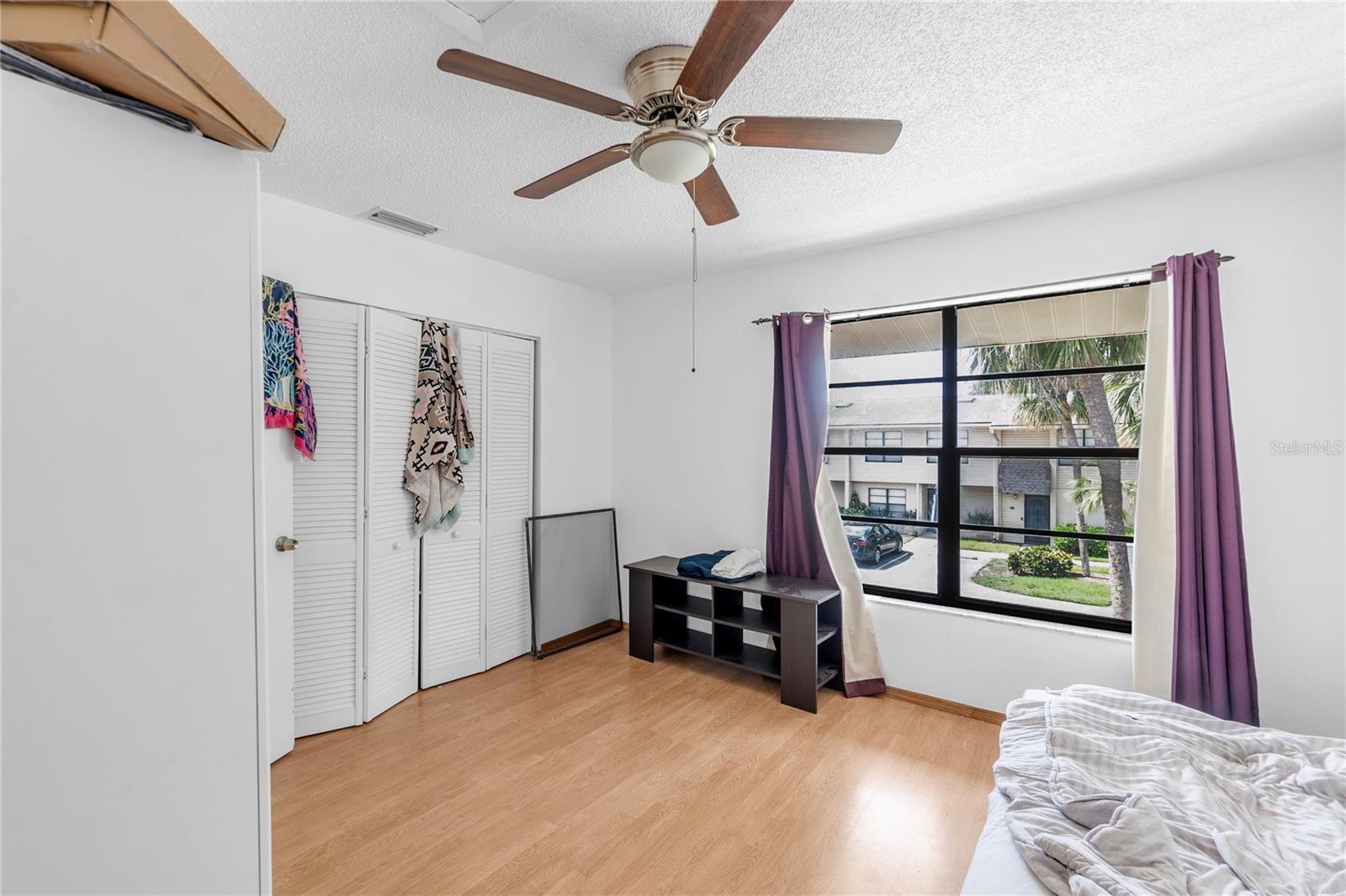 HORIZON TWNHS - Residential