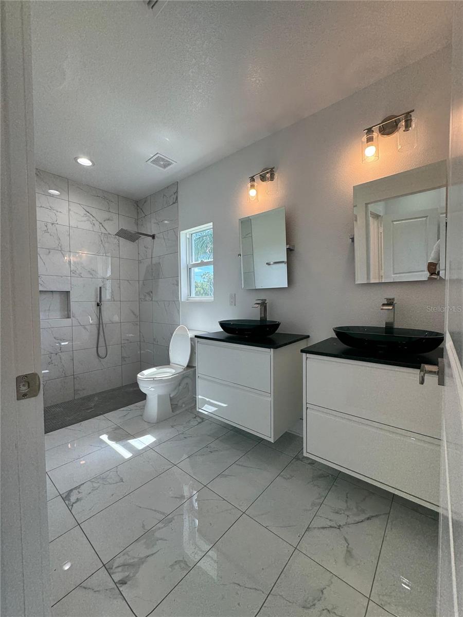ROTONDA LAKES - Residential