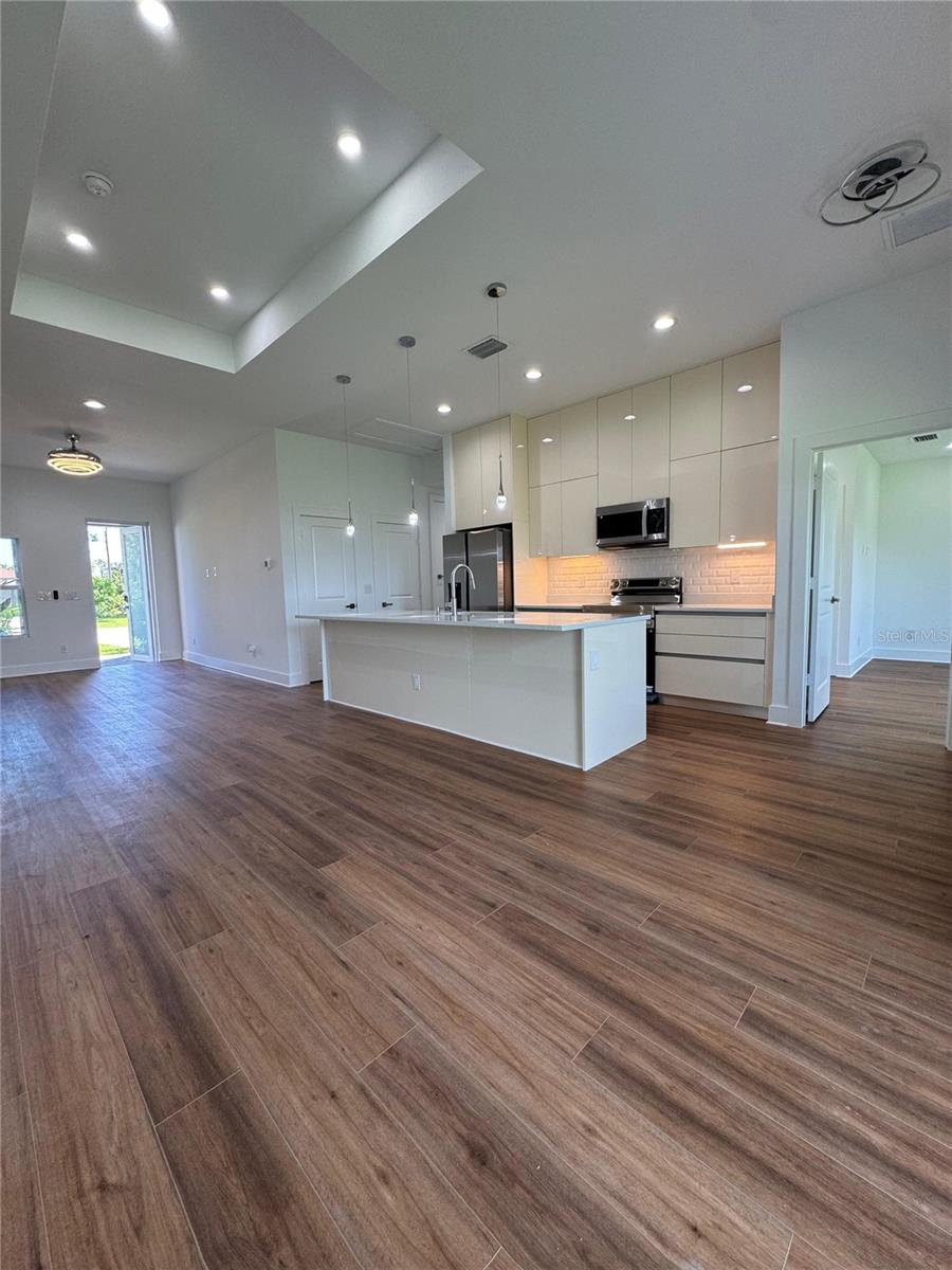 ROTONDA LAKES - Residential