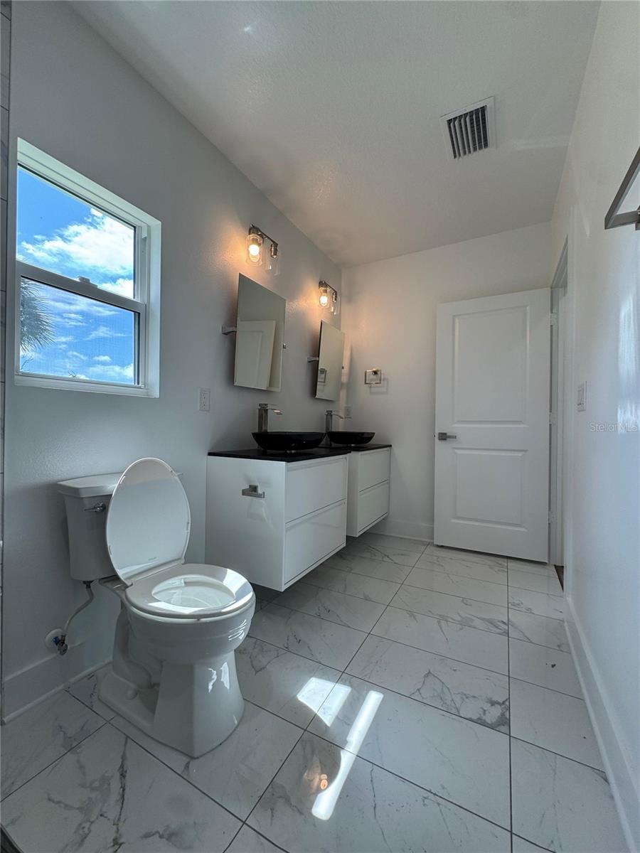 ROTONDA LAKES - Residential